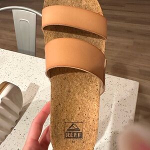 Reef sandals barely worn size 10